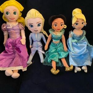 4 Disney Princess stuffy’s
